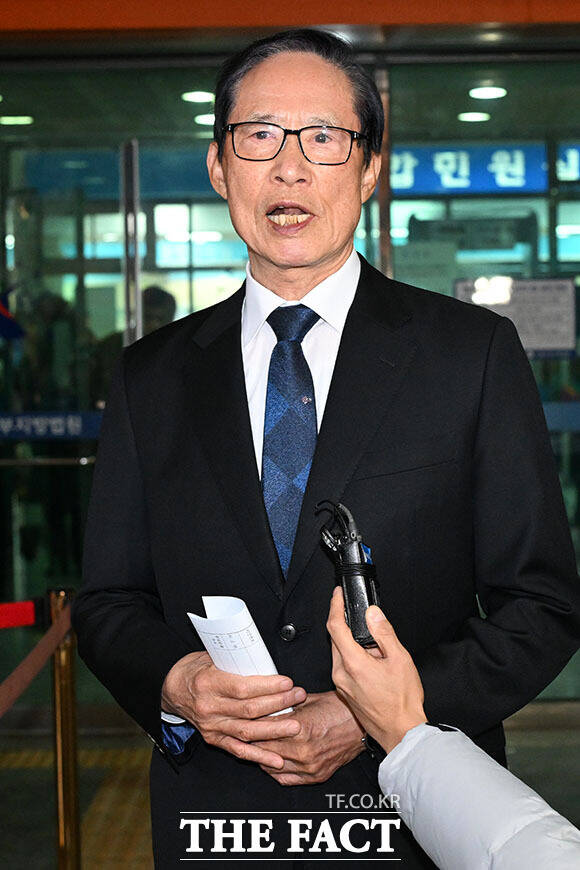 '허위서명 강요' 송영무 전 국방부 장관, 2심도 무죄.