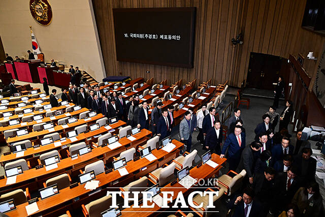 추경호 국민의힘 의원이 27일 오후 서울 여의도 국회에서 열린 본회의에 참석해 본인의 체포동의안 상정과 관련해 신상발언을 한 뒤 본회의장을 나서고 있다. /국회=배정한 기자