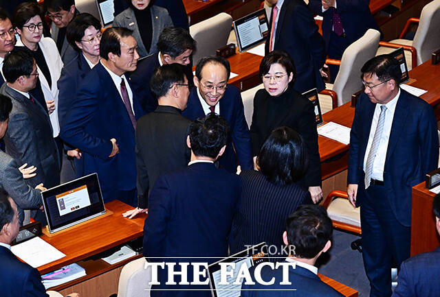 추경호 국민의힘 의원이 27일 오후 서울 여의도 국회에서 열린 본회의에 참석해 본인의 체포동의안 상정과 관련해 신상발언을 한 뒤 본회의장을 나서고 있다. /국회=배정한 기자