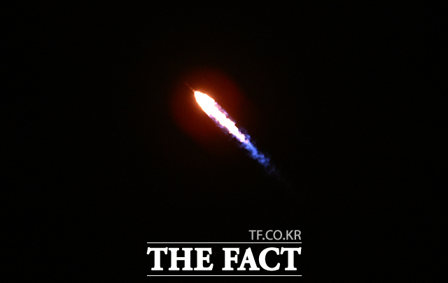 한국형 발사체 누리호가 27일 새벽 전남 고흥군 나로우주센터에서 발사되고 있다. /여수=박헌우 기자