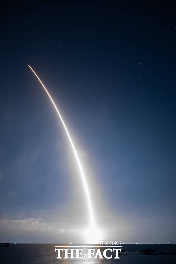 한국형 발사체 누리호가 27일 새벽 전남 고흥군 나로우주센터에서 발사되고 있다. /여수=박헌우 기자