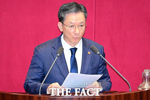 추경호 의원에 대한 체포 사유 설명하는 정성호 장관.