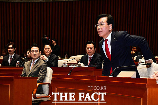 송언석 국민의힘 원내대표가 27일 오전 서울 여의도 국회에서 열린 의원총회에 참석해 모두발언을 하고 있다. /국회=배정한 기자