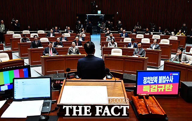 송언석 국민의힘 원내대표가 27일 오전 서울 여의도 국회에서 열린 의원총회에 참석해 모두발언을 하고 있다. /국회=배정한 기자