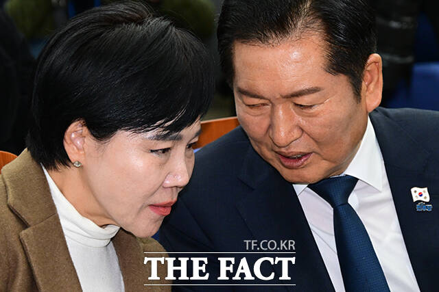 발언하는 김병기 원내대표.