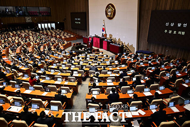 추경호 국민의힘 의원이 27일 오후 서울 여의도 국회에서 열린 본회의에 참석해 본인의 체포동의안 상정과 관련해 신상발언을 한 뒤 본회의장을 나서고 있다. /국회=배정한 기자