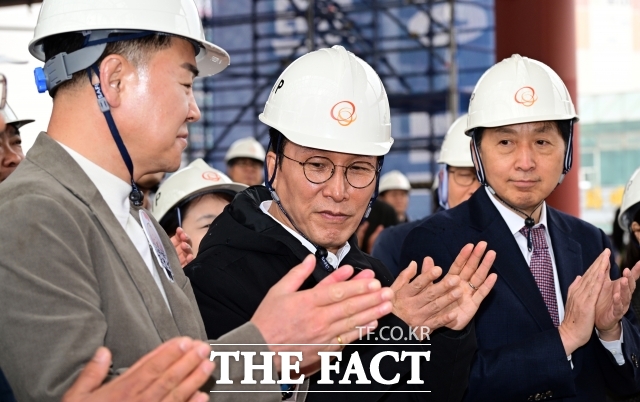 김 총리는 당대표 출마설뿐 아니라 서울시장 차출론도 받고 있다. 종묘와 한강버스, 광화문 광장 '감사의 정원' 현장 방문을 통해 오세훈 서울시장과 각을 세우면서다. 최근 서울아레나 현장 방문까지 포함하면 이달에만 네 차례 서울시 관련 행보다. /임영무 기자