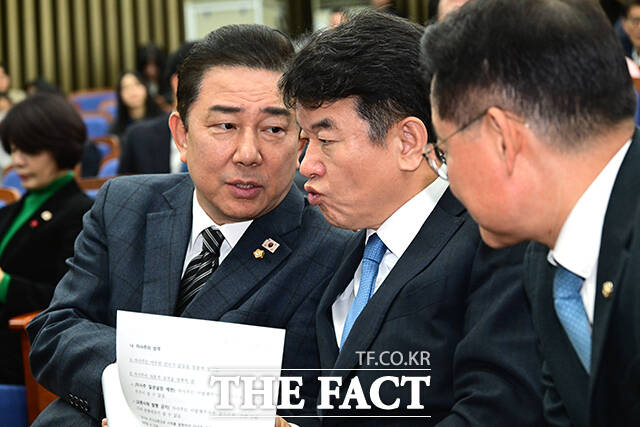 발언하는 김병기 원내대표.