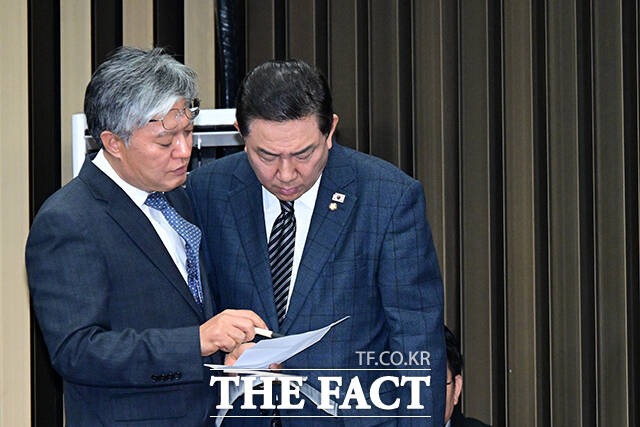 발언하는 김병기 원내대표.