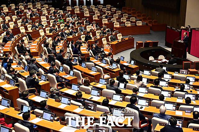 추경호 국민의힘 의원이 27일 오후 서울 여의도 국회에서 열린 본회의에 참석해 본인의 체포동의안 상정과 관련해 신상발언을 한 뒤 본회의장을 나서고 있다. /국회=배정한 기자