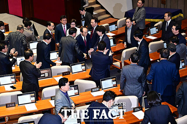 추경호 국민의힘 의원이 27일 오후 서울 여의도 국회에서 열린 본회의에 참석해 본인의 체포동의안 상정과 관련해 신상발언을 한 뒤 본회의장을 나서고 있다. /국회=배정한 기자