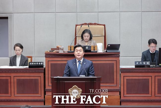 임병택 시흥시장이 시흥시의회 본회의에서 시정연설을 하고 있다. /시흥시