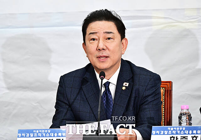 김병기 더불어민주당 원내대표가 27일 국회에서 열린 정책조정회의에서 홈플러스 정상화를 위한 모든 방안을 신속히 추진하겠다고 밝혔다. /배정한 기자