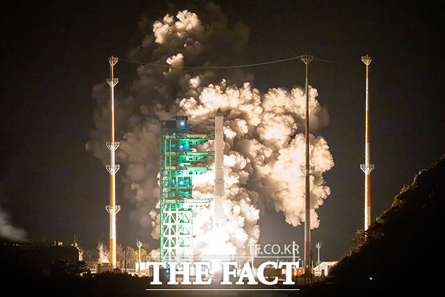한국형 발사체 누리호가 27일 새벽 전남 고흥군 나로우주센터에서 발사되고 있다. /한국항공우주연구원