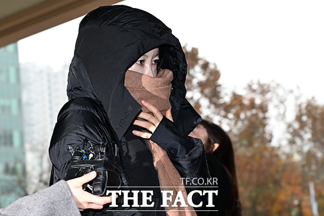 '음주운전 및 불법숙박업 혐의' 항소심 첫 공판 출석하는 문다혜 씨.