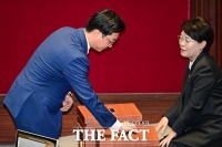  성추행 의혹으로 피소된 장경태…추경호 체포동의안 표결 [TF사진관]