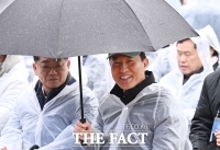  빗 속 행사에도 미소 띤 오세훈 [포토]