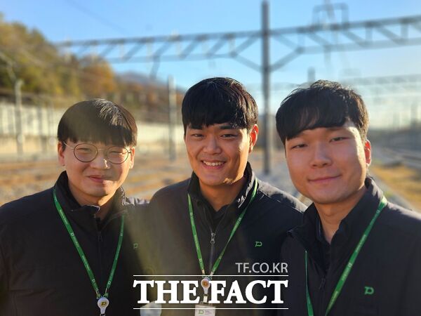 대전교통공사는 27일 제19회 우수기관사 선발대회를 성공적으로 마치며 우수기관사를 선발했다. 왼쪽부터 3위 이건희 대리, 최우수기관사 강준석 대리, 3위 김창원 대리. /대전교통공사