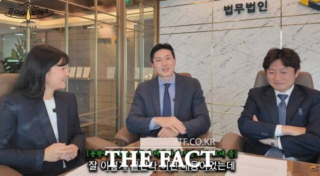 30일 업계에 따르면 변호사 유튜버들은 단순히 법률 지식을 전달하는 것을 넘어, 드라마 리뷰, 블랙박스 영상 분석, 인생 상담 등 다채로운 콘텐츠를 통해 대중의 공감을 얻고 있다. '로이어 프렌즈'의 변호사들이 심청전을 해설하고 있다. /로이어프렌즈 갈무리