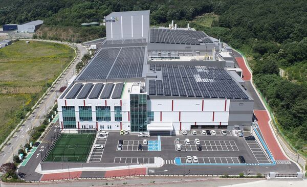 KT&G 세종공장이 글로벌 친환경 건축물 인증인 LEED를 획득했다. 이 제도는 전 세계 186개 국가에서 활용되며, 친환경 건축물에 인증하는 제도다. /KT&G