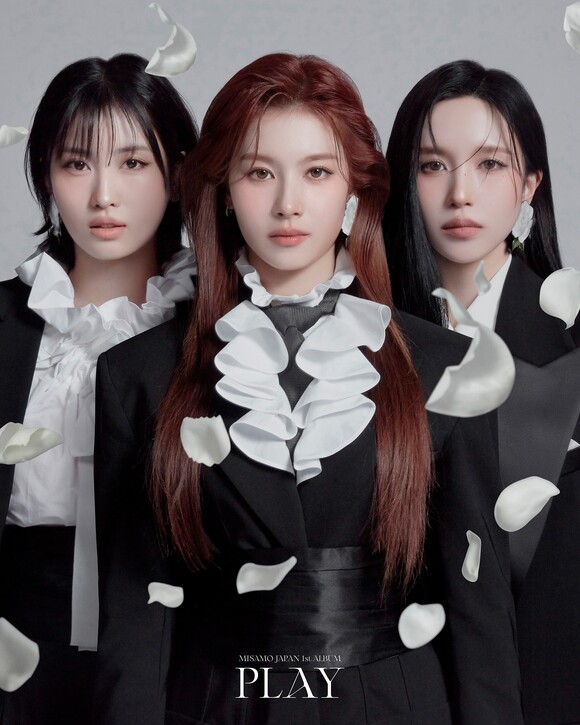 트와이스 미사모의 모모 사나 미나(왼쪽부터)는 첫 번째 정규앨범 PLAY로 3부작 프로젝트의 대미를 장식한다는 각오다./JYP엔터테인먼트