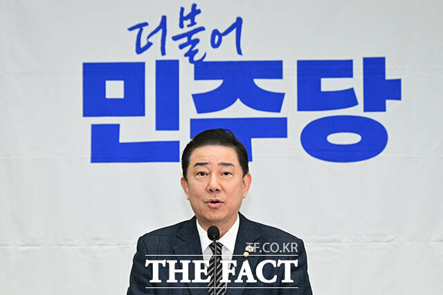 김병기 더불어민주당 원내대표가 28일 국회에서 열린 최고위원회의에서 정부의 동남아 초국가 온라인 범죄조직에 대한 첫 독자 제재에 환영의 뜻을 나타냈다. /남윤호 기자