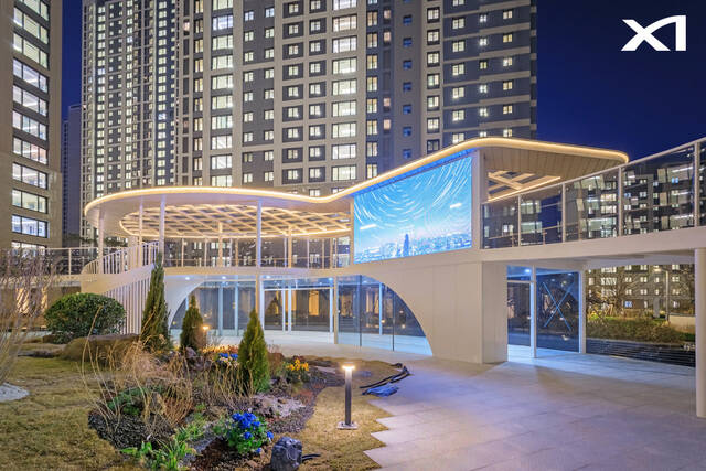 GS건설은 AI 기반 공간 맞춤형 음악 '자이 사운드스케이프'를 선보인다고 28일 밝혔다. 사진은 자이 사운드스케이프가 적용된 철산자이헤리티지 조경산책로. /GS건설