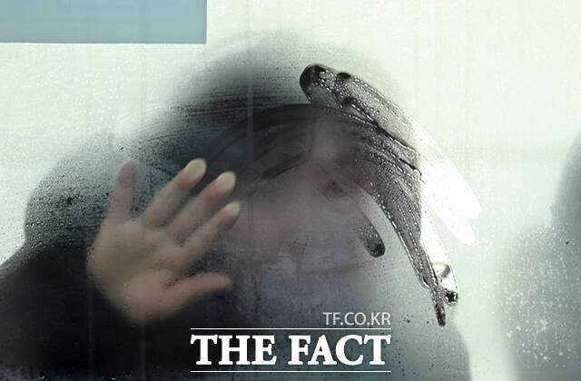 11월 마지막 주말이자 토요일인 29일은 낮부터 기온이 차차 오르면서 낮과 밤의 기온차가 10~15도 벌어져 급격한 기온 변화에 의한 건강관리에 유의해야겠다. /이새롬 기자