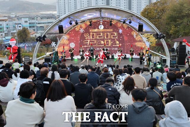 2025 미리미리 크리스마스 Vol.2 축제가 열리고 있다. /화순군