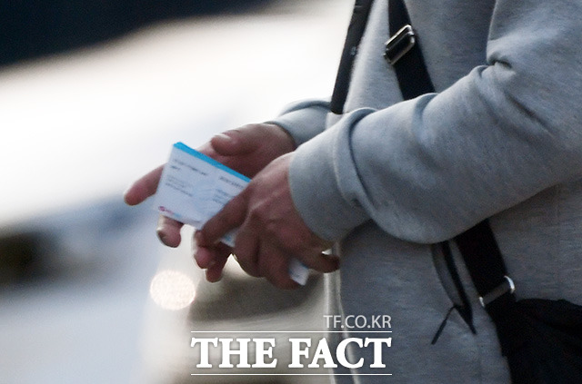 공연과 운동경기 입장권 암표상 등 부정판매 행위자에게 판매액의 최대 50배에 달하는 과징금을 부과하도록 한 공연법이 28일 국회 문화체육관광위원회에서 의결됐다. 사진은 기사 내용과 무관함. /임영무 기자