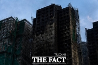  '까맣게 탄 홍콩 아파트 화재'...사망자 94명으로 늘어 [TF사진관]