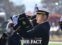  선서하는 이재용 장남 이지호 [포토]