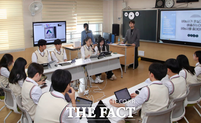 29일 순천삼산중학교에서 열린 2025 중등 2030수업나눔 한마당에서 2030수업 시연이 진행되고 있다. /전남도교육청