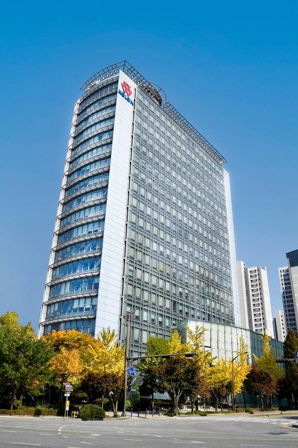 코오롱글로벌은 오는 1일 골프·리조트·호텔 전문기업 엠오디(MOD), 자산관리 전문기업 코오롱엘에스아이(이하 LSI)와의 합병 절차를 완료한다고 30일 밝혔다. /코오롱글로벌