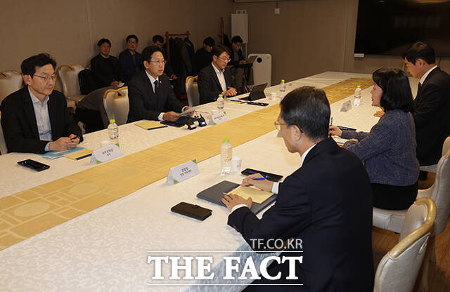 배경훈 부총리 겸 과학기술정보통신부 장관이 30일 오후 서울 종로구 정부서울청사에서 열린 쿠팡 관련 긴급 관계부처 장관회의에 참석해 모두발언을 하고 있다. /임영무 기자