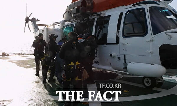 30일 동해지방해양경찰청이 독도및 동해퇴 해상에서 발생한 응급환자 2명을 긴급 이송했다. /동해해경청