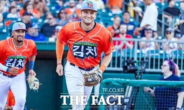 미국 마이너리그는 수익 창출을 위해 다양한 이벤트를 펼친다. 2024년 더블A 팀 몽고메리 비스킷츠가 한국의 김치 유니폼을 입고 출전하고 있다.