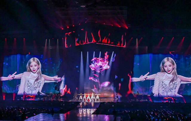 엔믹스는 단독 콘서트 EPISODE 1: ZERO FRONTIER에서 앙코르 포함 총 27곡의 무대를 선보였다. 엔믹스가 자신의 이름으로 단독 콘서트를 개최한 것은 이번이 처음이다./JYP엔터테인먼트