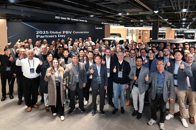 기아는 지난 25~27일 서울·경기 일대에서 국내, 유럽, 일본, 아프리카, 중동, 캐나다 특장업체 관계자들과 기아 임직원 등 약 120명이 참가한 2025 글로벌 PBV 컨버전 파트너스 데이를 개최했다. /기아