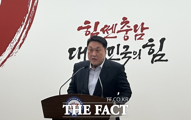 안호 충남도 경제산업실장이 1일 도청 프레스센터에서 보령 e-SAF 실증 사업 예타 통과와 향후 추진 계획을 설명하고 있다. /노경완 기자