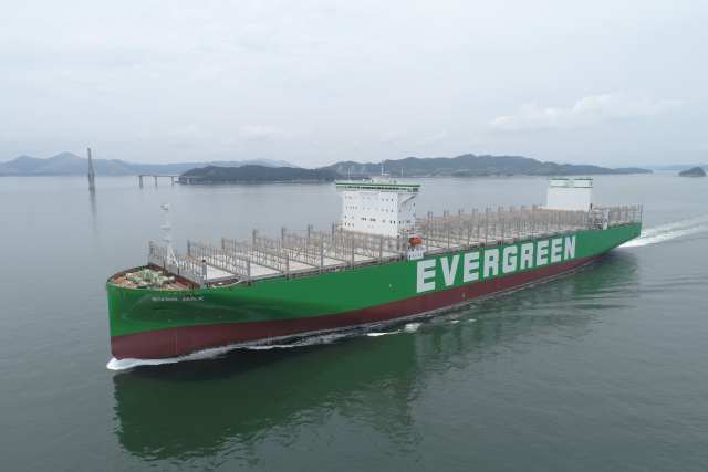 삼성중공업은 최근 대만 타이페이에 있는 에버그린 본사에 삼성원격 운용센터(SROC)를 개소했다. 삼성중공업이 건조한 컨테이너운반선. /삼성중공업