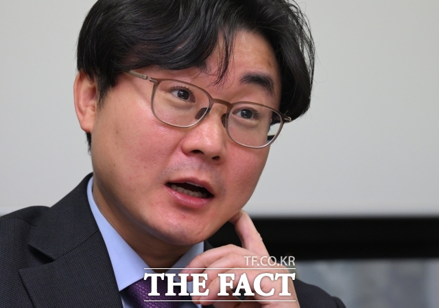 국내 1호 탈북민 변호사인 이영현 법무법인 이래 변호사는 지난달 28일 오후 서울 서초구 사무실에서 더팩트와 인터뷰에서 북한 주민의 인권을 개선하고 기본적인 삶을 누릴 수 있도록 돕는 법조인이 되어야겠다고 결심했다고 말했다. /서초=이새롬 기자