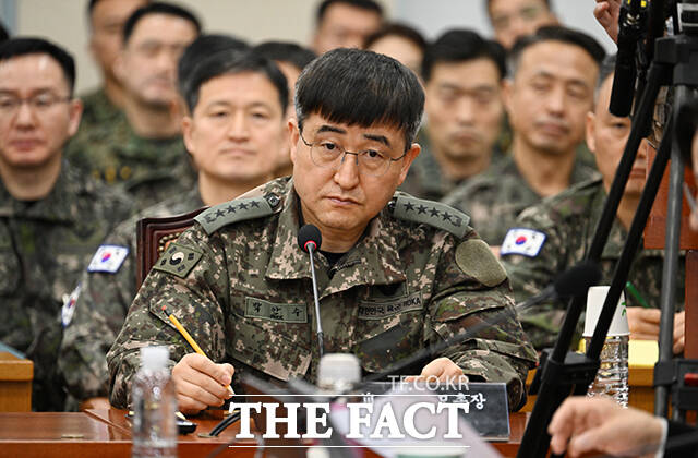 박안수 전 육군참모총장이 21일 오전 서울 여의도 국회에서 열린 '윤석열 정부의 비상계엄 선포를 통한 내란 혐의 진상규명 국정조사 청문회'에 참석하고 있다. /국회=박헌우 기자