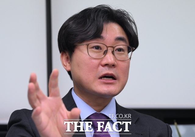 더팩트는 지난달 28일 서울 서초구 법무법인 이래에서 이영현 변호사를 만나 탈북민 교육·정착 문제에 대한 그의 견해를 들었다. /서초=이새롬 기자