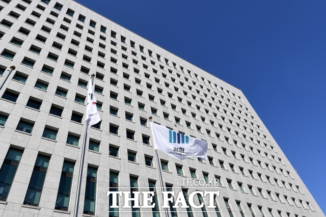 내란 사건을 수사하는 조은석 특별검사팀이 12·3 비상계엄 당일 중앙선거관리위원회(선관위) 출동 의혹을 받는 당시 대검찰청 소속 검사들의 동선을 확인하기 위해 1일 오전 대검 청사를 압수수색했다./더팩트 DB