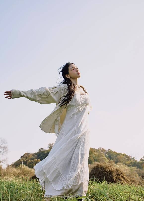 태연의 솔로 데뷔 10주년 기념 앨범 Panorama : The Best of TAEYEON에는 시기와 장르로 선별한 대표곡 24곡이 수록된다./SM엔터테인먼트