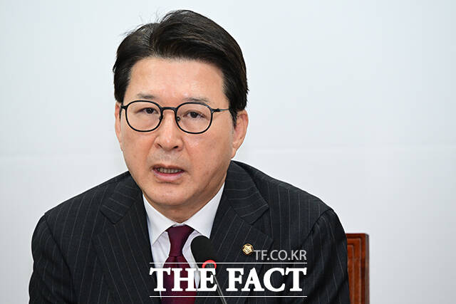 신동욱 최고위원이 발언하고 있다.