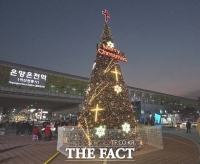  아산시, 온양온천역 광장서 '2025 크리스마스트리 점등식' 개최