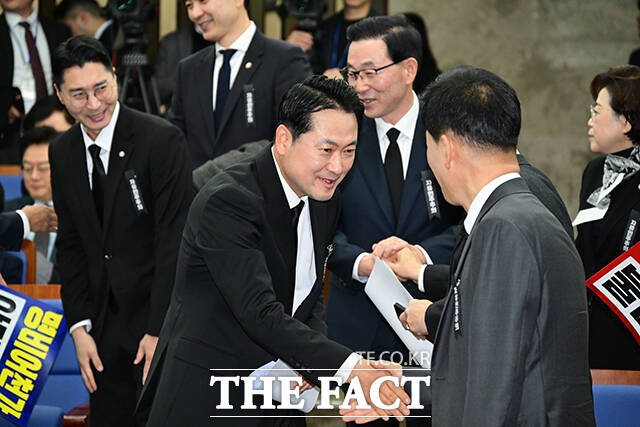 시·도당에서 지역위에 내려오는 공식 예산은 현수막 비용, 당원 문자비 수준에 그친다. 이같은 구조에선 지역 정책 개발 예산은 꿈도 꾸기 어렵다. 사진은 장동혁 국민의힘 대표./남윤호 기자