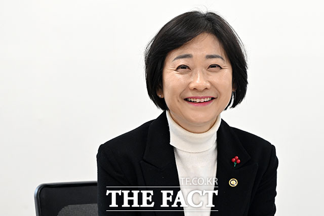 통합돌봄 현장 찾아 담당자 의견 듣는 이스란 차관(오른쪽).